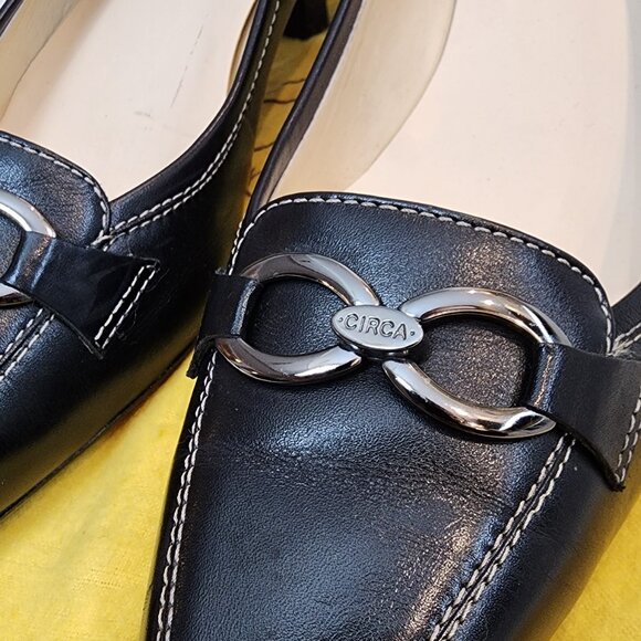 Circa Joan & David | Pointed Toe Kitten Heels Low Pumps - Picture 3 of 9